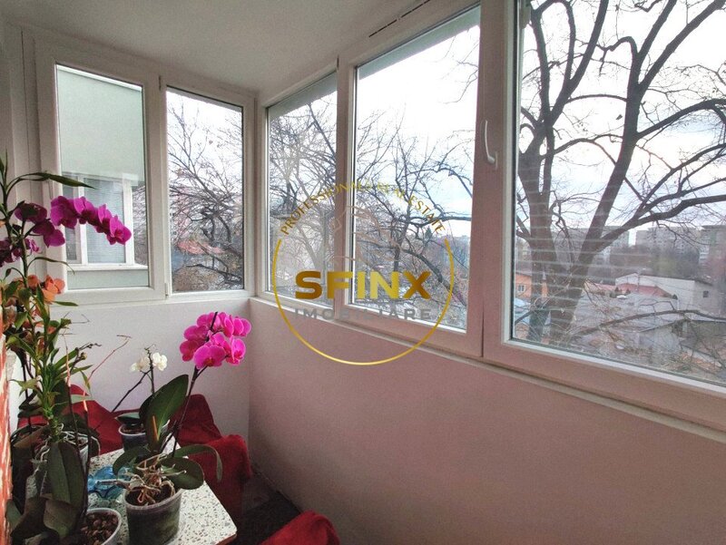 Titan, in bloc de 4 etaje, 4 camere, 2 bai, 2 balcoane, comision 0%